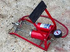 Double Cylinder Foot Pump with Pressure Gauge. - Photo 3
