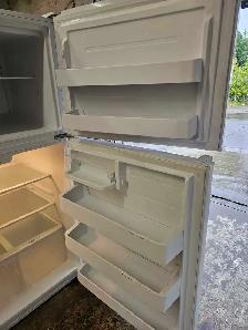 Ge Refrigerator  sale 299 - Photo 3