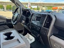 2022 Ford F 250 XL Regular Cab / 8 Ft Long Box / 4x4 / Canopy - Photo 12