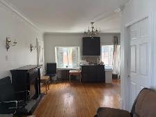 Très beau et très grand 3 1/2, WIFI semi-meublé, Libre - Photo 2