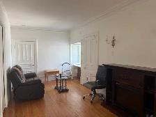 Très beau et très grand 3 1/2, WIFI semi-meublé, Libre - Photo 3