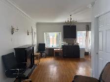 Très beau et très grand 3 1/2, WIFI semi-meublé, Libre - Photo 4