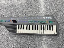 Yamaha SHS-10 Shoulder Keyboard - Photo 3