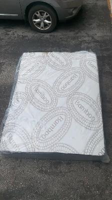 Queen size bed - Photo 2