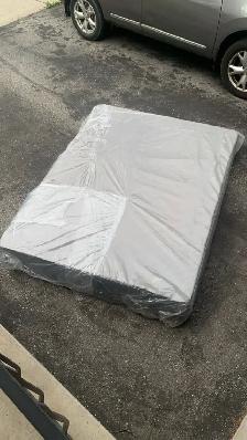 Queen size bed - Photo 3