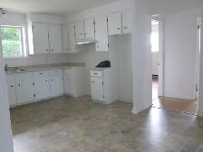 BEAU 4 1/2 au 185 ST-URBAIN (6 logis) , tranquille