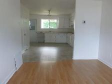 BEAU 4 1/2 au 185 ST-URBAIN (6 logis) , tranquille - Photo 2