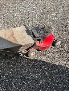 lawnmower - Photo 2