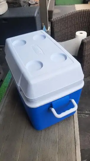 RUBBERMAID CAMPING COOLER LARGE