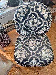 2 blue chairs chomedey laval 5 mins from montreal