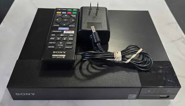 SONY BLU-RAY PLAYER W/ACC