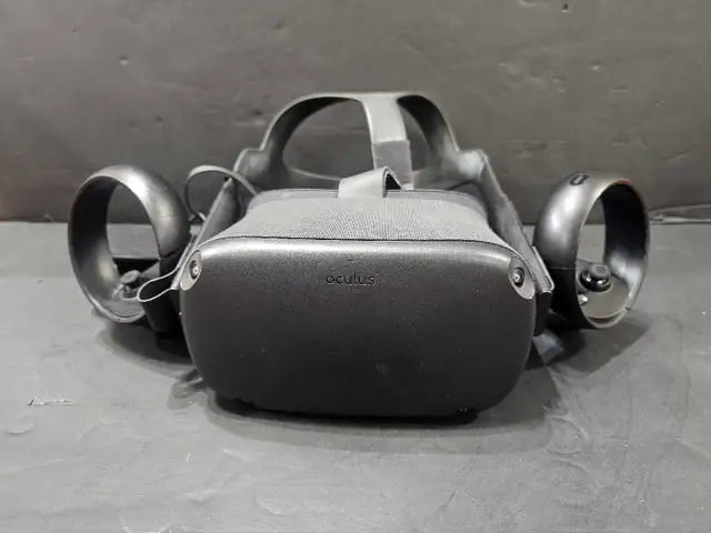 Oculus Quest 1 Headset w/controllers