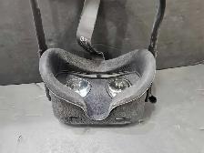 Oculus Quest 1 Headset w/controllers - Photo 3