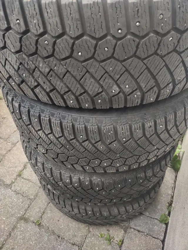 205-55R16x4 pneus hiver Gislaved Tres bon état.