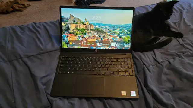 Like New HP Laptop 15-FD0098CA