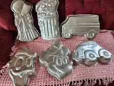 Cake baking pans