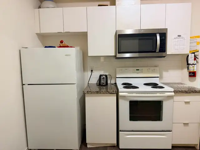 FURNISHED ROOM FOR GIRLS- IMMEDIATE MOVE IN