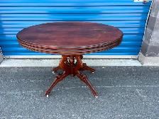 Oval Parlor Table - Photo 2