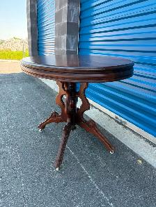 Oval Parlor Table - Photo 3
