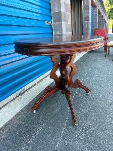 Oval Parlor Table - Photo 4