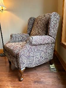 Beautiful Recliner Chair - Photo 3
