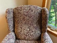 Beautiful Recliner Chair - Photo 4