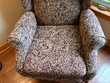 Beautiful Recliner Chair - Photo 5