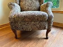 Beautiful Recliner Chair - Photo 6