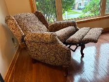 Beautiful Recliner Chair - Photo 7