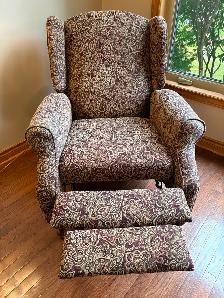 Beautiful Recliner Chair - Photo 8