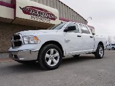 2023 Dodge Ram 1500 Crew Cab SLT 4x4 Crew Cab 5'7 Box - ONLY 46, - Photo 4