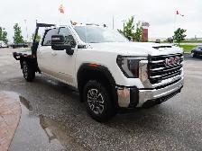 2024 GMC Sierra 3500HD 4WD Crew Cab | FLAT DECK | LOW KMS!! - Photo 7