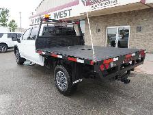 2024 GMC Sierra 3500HD 4WD Crew Cab | FLAT DECK | LOW KMS!! - Photo 10