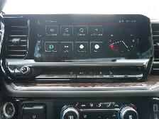 2024 GMC Sierra 3500HD 4WD Crew Cab | FLAT DECK | LOW KMS!! - Photo 24