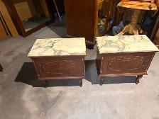Free delivery antique pair of Vintage Marble Top Nightstands - Photo 4