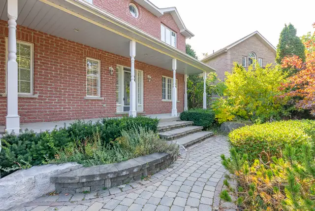 Luxury 4 BR Detached House for Rent in Prime Location Newmarket