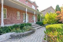 Luxury 4 BR Detached House for Rent in Prime Location Newmarket