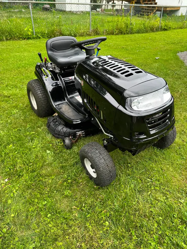 LAWN TRACTOR