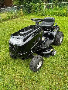 LAWN TRACTOR - Photo 2
