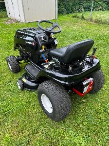 LAWN TRACTOR - Photo 3