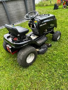LAWN TRACTOR - Photo 4