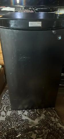 Danby Designer Fridge / Freezer