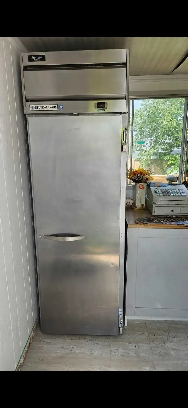 beverage air cooler in exc. working condition. WILL DELIVER!