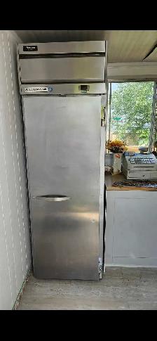 beverage air cooler in exc. working condition. WILL DELIVER!
