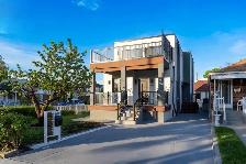 1  and 2 bedroom units in a multiplex house for rent