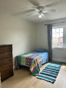 ONE PRIVATE ROOM - Female household - Photo 2