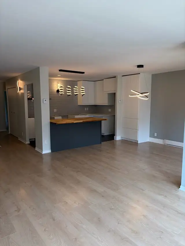 Condo 4 1/2 à louer stationnement intérieur