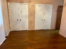 $1200-Master bedroom with private bathroom in Steeles/Bathurst - Photo 2
