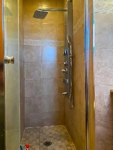 $1200-Master bedroom with private bathroom in Steeles/Bathurst - Photo 4