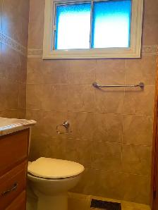 $1200-Master bedroom with private bathroom in Steeles/Bathurst - Photo 6